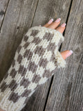 Janae Yagi Loom Knit ePattern: Check It Out Fingerless Mitts ePattern