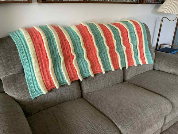 Laurie Schue Loom Knit epattern: Laurie's Crazy Ruffle Blanket Pattern