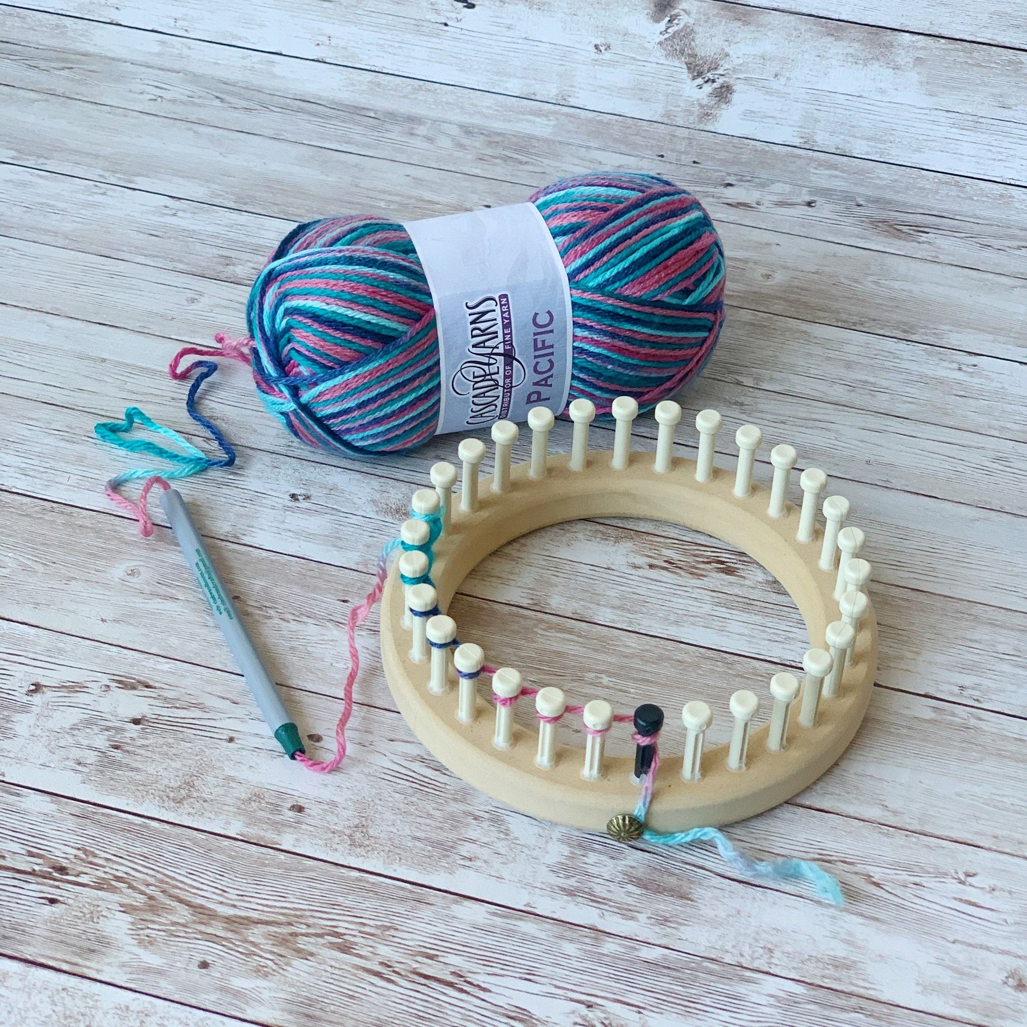 Knitting Aide/ Yarn Guide – CinDWood Looms